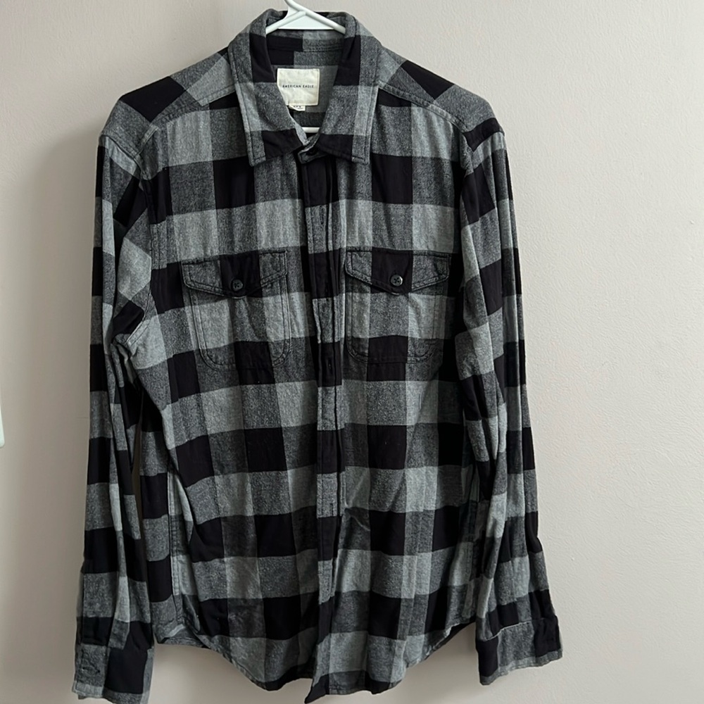 American Eagle, Men’s flannel long sleeve! Medium, Black and gray